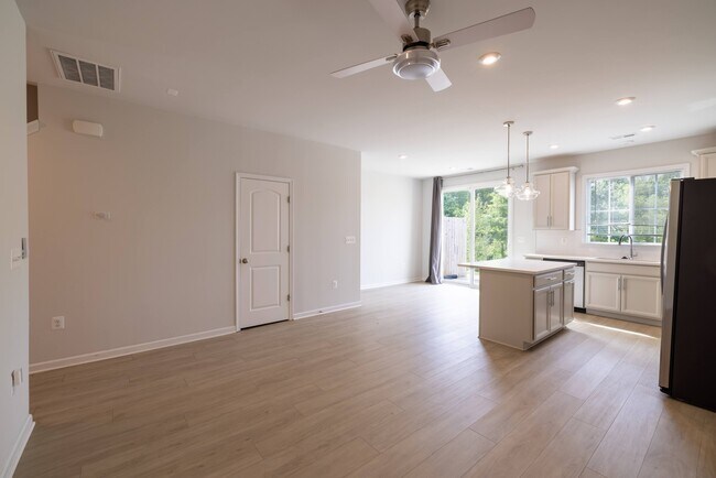 Foto del edificio - 516 Rivanna Hl Rd