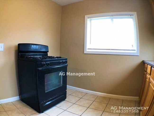 Building Photo - 377 Ditmar Ave