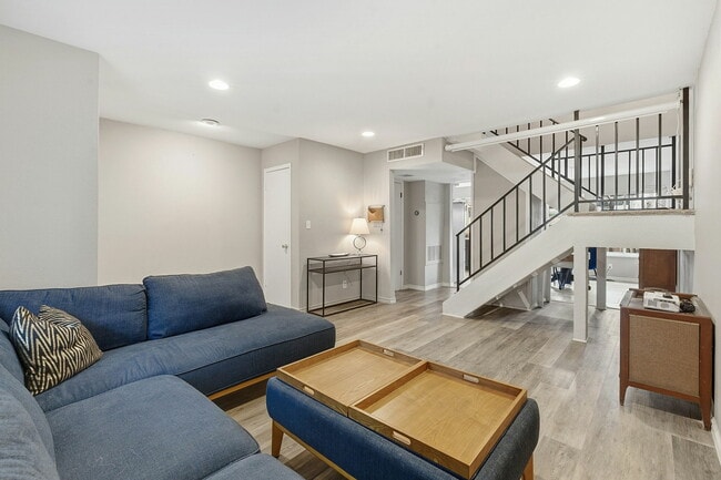 Foto del edificio - 905 Silver Quail Ln