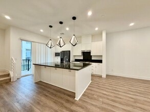 Building Photo - 37316 Suncrest St