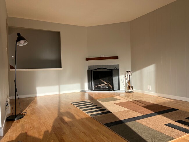 Living Room - 121 Moffitt St