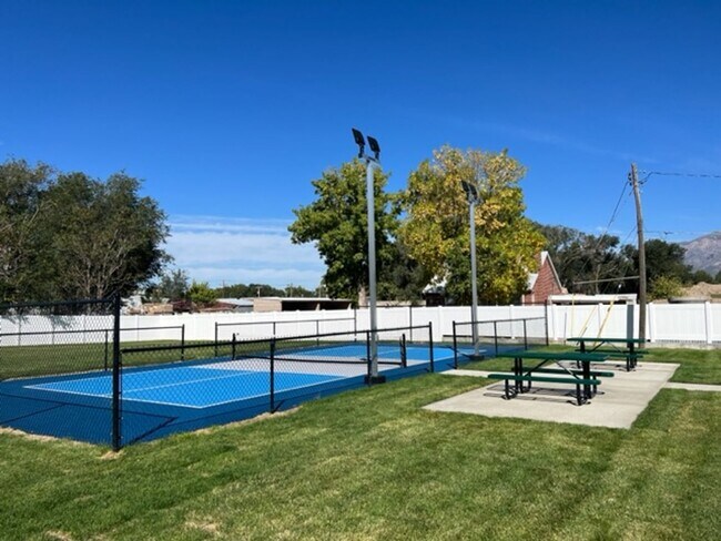 Building Photo - Beautiful 2023 New construction end unit w...