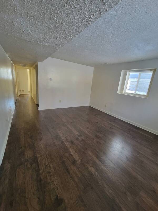 310 Baker St E photo'