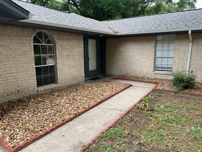 Building Photo - 3314 Kentwood Dr