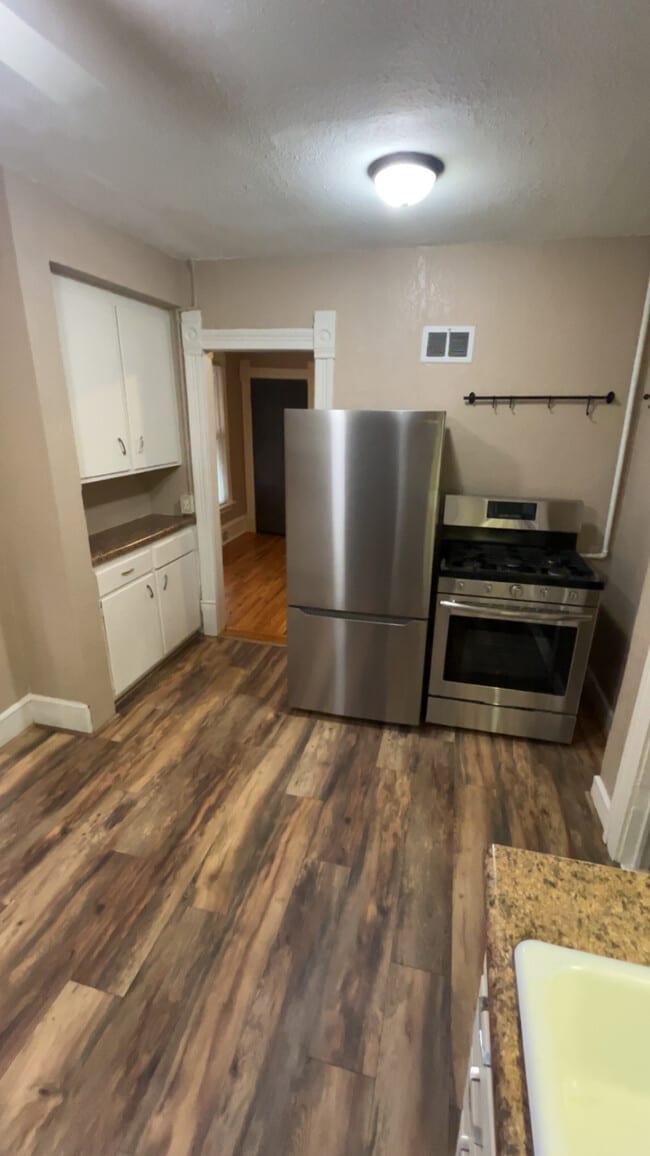 Kitchen - 1027 43rd Ave N