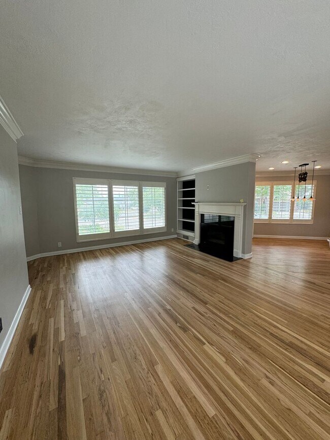 Building Photo - Executive 5-Bedroom Home ten Minutes from the University of Utah and Medical Center!