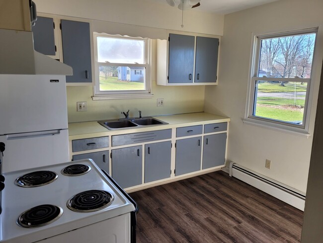 Kitchen - 104 Hazelwood Dr