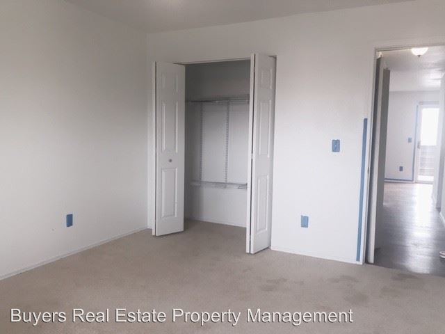 Building Photo - 1120 Golden Dawn Cir