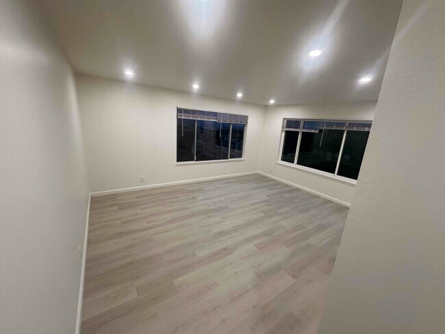 Foto del edificio - 7555 Geary Blvd