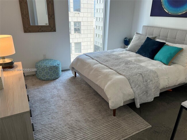 Foto del edificio - 151 SE 1st St