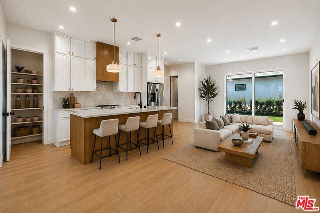 Foto del edificio - 4720 Marshall Dr