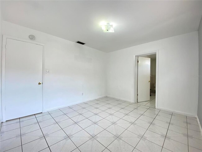 Foto del edificio - 3112 W Tampa Bay Blvd