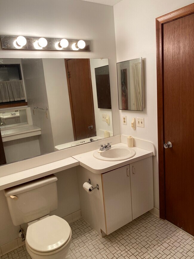 19 Woods Run, Farmington, CT 06032 Townhome Rentals in Farmington CT