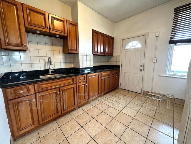 Foto del edificio - 238 Shadyhill Rd