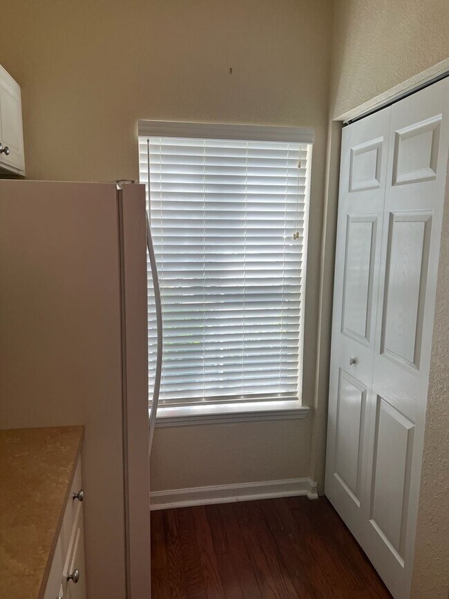 Foto del edificio - 2 bedroom 2 1/2 bath in NW Magnolia Place