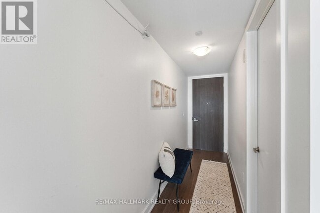 Photo du bâtiment - 111-1111 Champagne Ave S