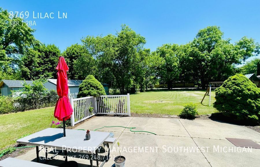 Building Photo - 8769 Lilac Ln