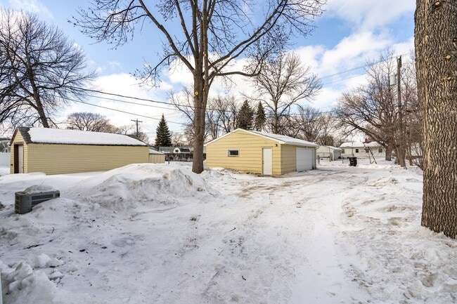 Building Photo - 1610 9th Ave N