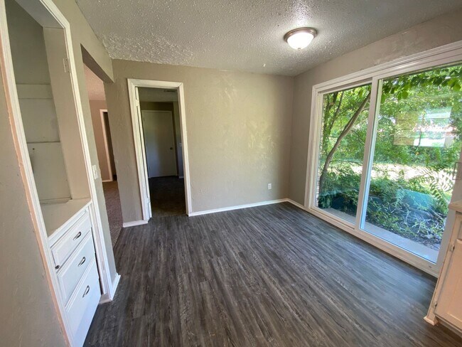 Foto del edificio - 4 Bedroom House Available now OKC