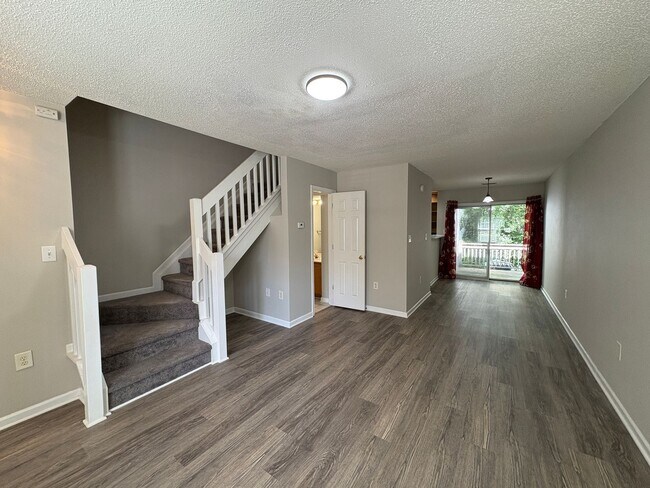 Foto del edificio - 2 Bedroom Townhome in Maplecrest Complex!!