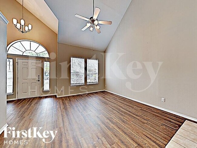 Foto del edificio - 10013 Cherry Hill Ln
