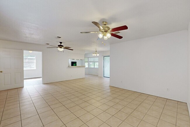 Foto del edificio - 4 bedroom and a flex room 2 bath in Colleg...