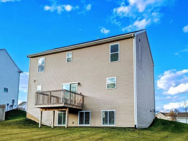 Building Photo - Single-Family Home available February 14th...