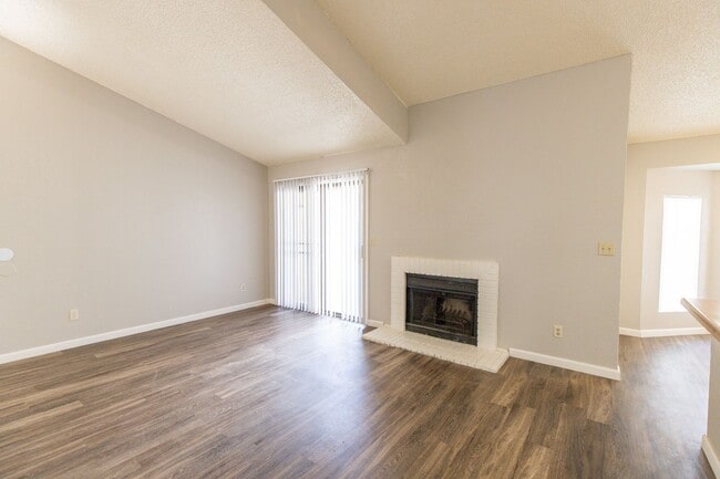 Foto del edificio - Beautiful 2 bedroom 2 bathroom with privat...