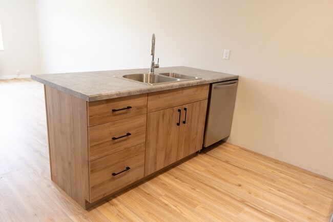 Building Photo - The Acres on Arrowhead