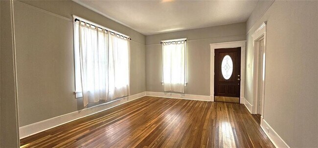 Foto del edificio - 1047 Ridge Ave