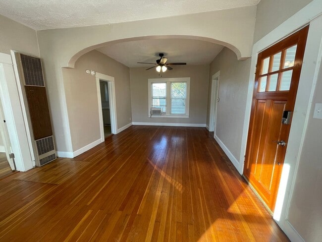 Foto del edificio - Charming 2 Bed 1 Bath Medford Home