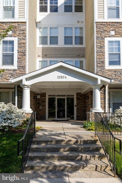 Foto del edificio - 12824 Clarksburg Square Rd