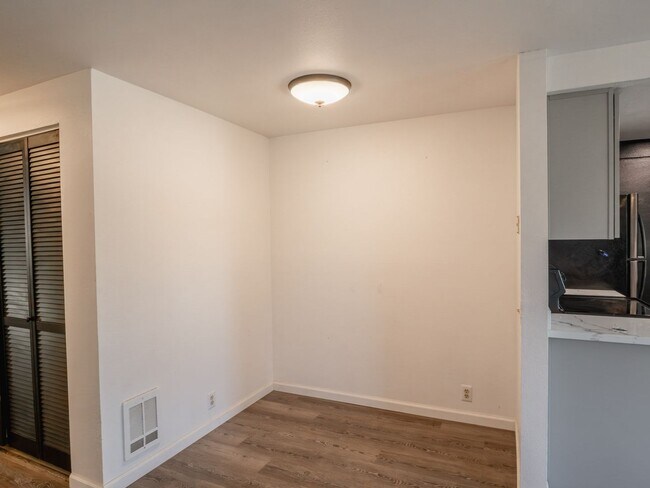 Foto del edificio - 2 Bed - 2 Bath Federal Way Condo!