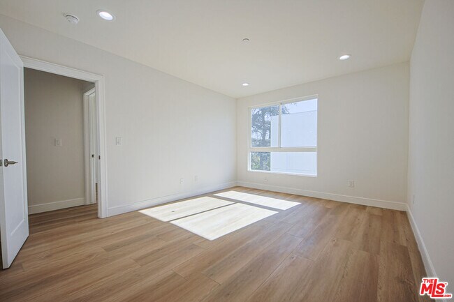 Foto del edificio - 10801 Kling St