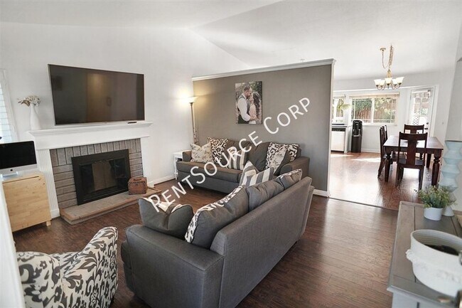 Building Photo - 3 Bedroom Single Story House For Rent in C...