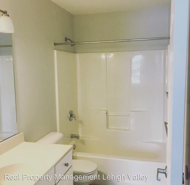 Foto del edificio - 315 S Oak St