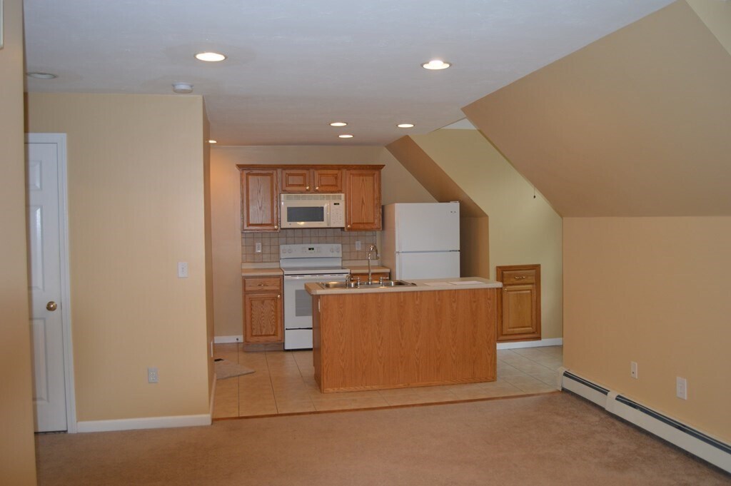 25 Mt Vickery Rd Unit 1, Southborough, MA 01772 Room for Rent in Southborough, MA