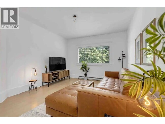 Photo du bâtiment - 1549 Maple St