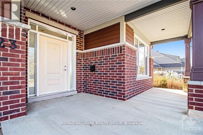 Building Photo - 123 Solera Cir