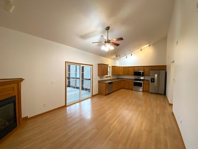 Building Photo - Beautiful 2 Bed, 2 Bath Luxury Condo - Free Month w/13 mo Lease!