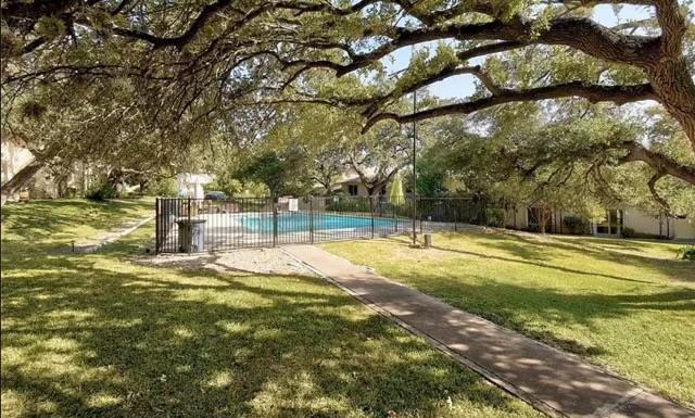 Building Photo - 5332 Balcones Dr