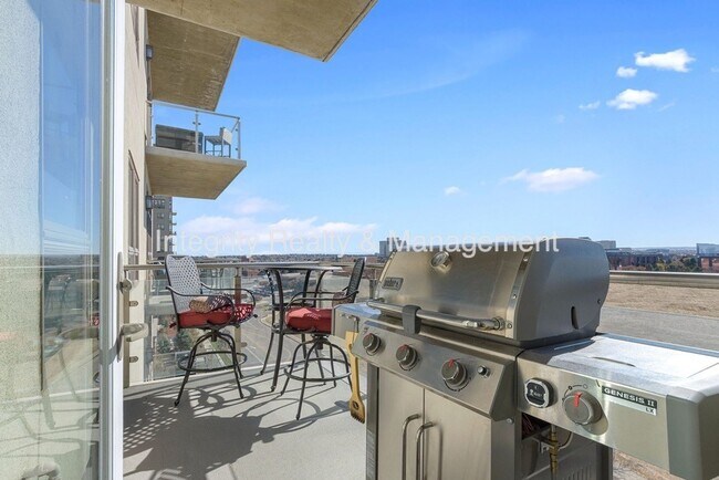 Building Photo - 1 Bed/1 Bath, 916 Sqft - 5455 Landmark PL