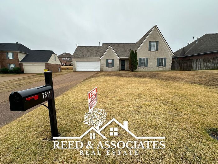 Foto principal - 4 Bedroom + BONUS Located in Quiet Cove!