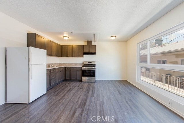 Foto del edificio - 930 N Stanley Ave