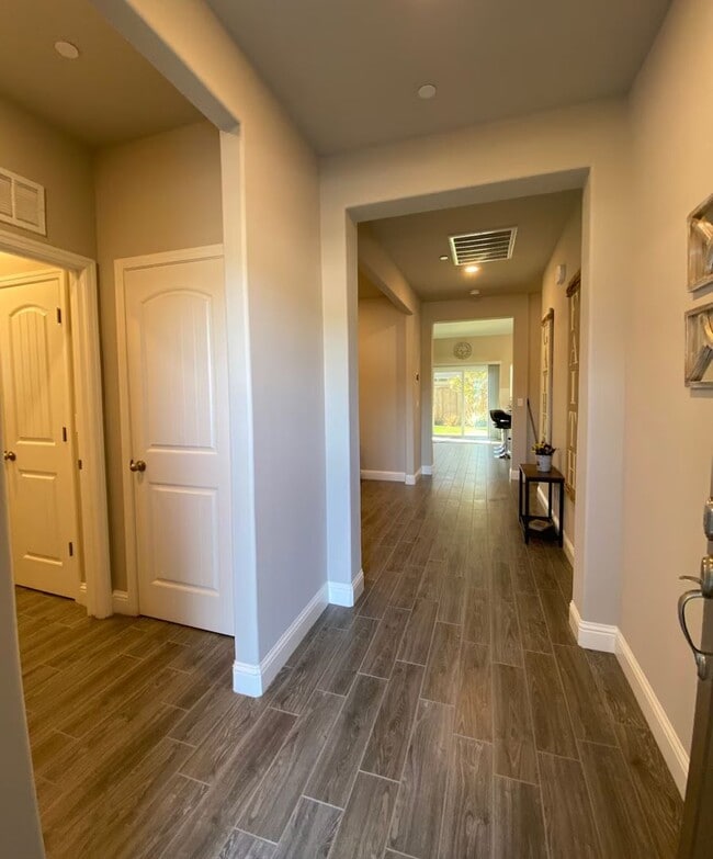 Foto del edificio - Unbelievable find. Fully furnished 2 or 3 Bedroom house in Seventh Standard Road area