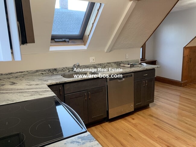 Building Photo - 81 Litchfield St