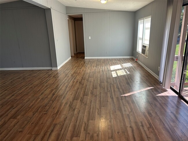Foto del edificio - 4710 Dickey Ln