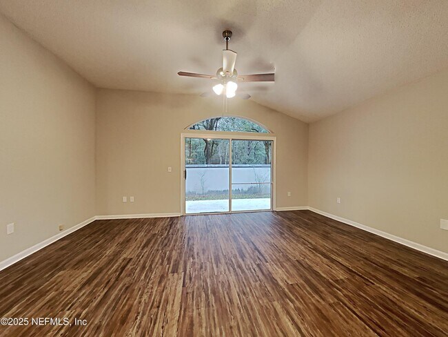 Foto del edificio - 6075 Scenic Meadow Ln