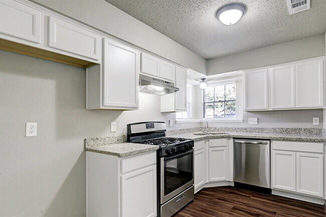 Building Photo - 19435 Cypress Harbor Dr