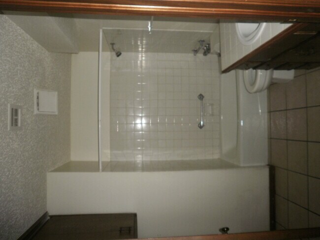 Foto del edificio - 224-226 Skylark Ct